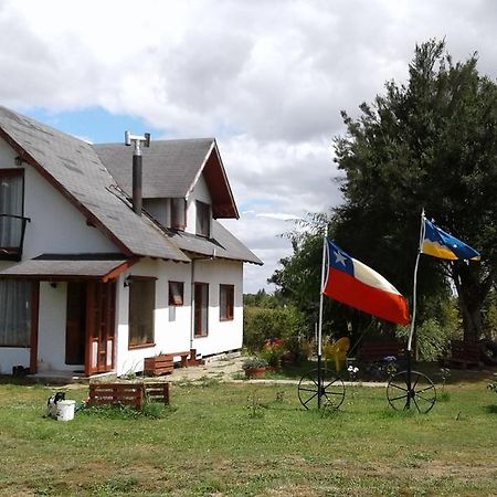 Patagonia Hostal Alojamiento Familiar プエルト・バラス エクステリア 写真